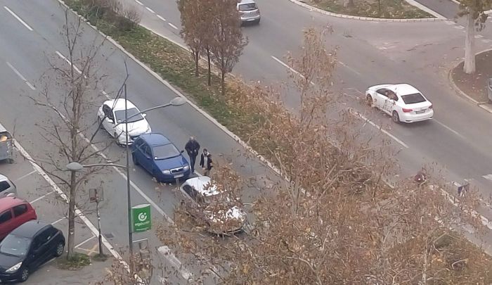 Devojka u teškom stanju nakon što ju je udario automobil na pešačkom kod Daltonke Devojka u teškom stanju nakon što ju je udario automobil na pešačkom kod Daltonke