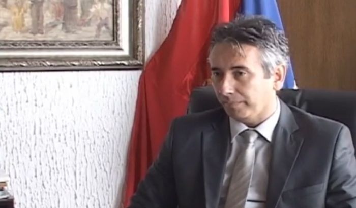 Gradonačelnik Vranja službenim autom putovao na more? Gradonačelnik Vranja službenim autom putovao na more?