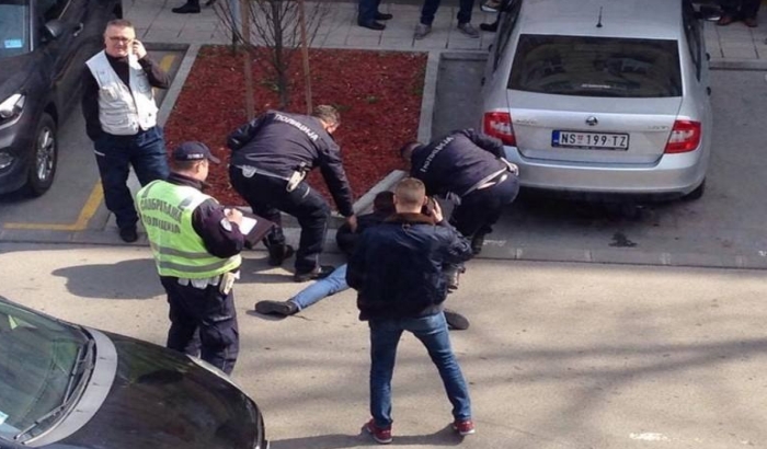 FOTO: Udario saobraćajca zbog opomene da pomeri vozilo, tužilac podigao krivičnu prijavu FOTO: Udario saobraćajca zbog opomene da pomeri vozilo, tužilac podigao krivičnu prijavu