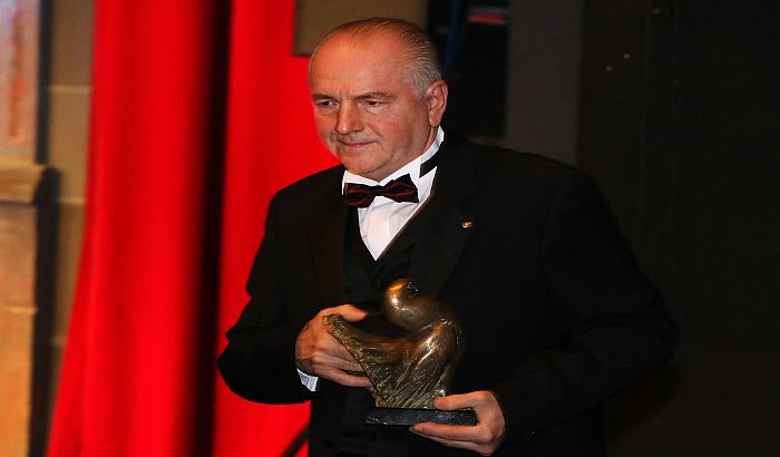 FOTO: Tihomiru Vejnoviću uručena Fеbruarska nagrada na Svеčanoj akadеmiji FOTO: Tihomiru Vejnoviću uručena Fеbruarska nagrada na Svеčanoj akadеmiji