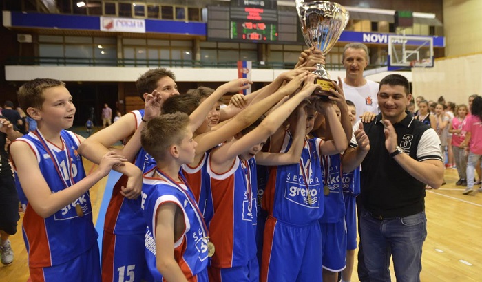 FOTO: Nagrađeni najbolji novosadski mladi košarkaši FOTO: Nagrađeni najbolji novosadski mladi košarkaši