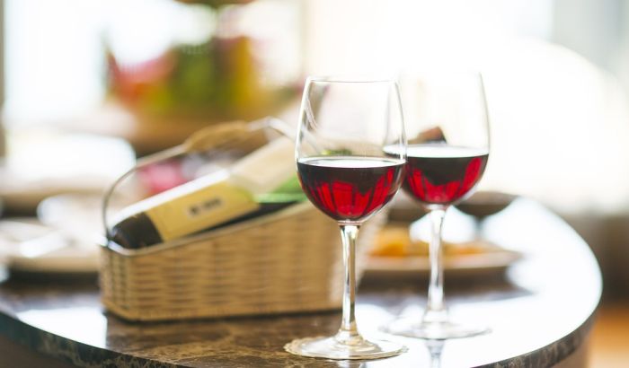 FOTO: Uređaj pomoću kojeg se vino sipa u čašu bez otvaranja flaše FOTO: Uređaj pomoću kojeg se vino sipa u čašu bez otvaranja flaše