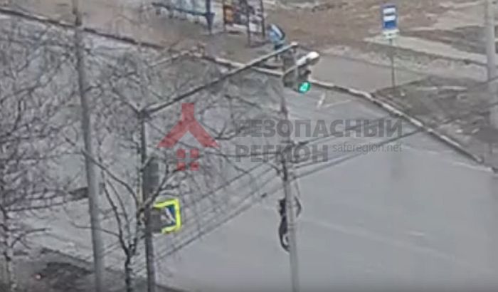 VIDEO: Ulica progutala čoveka VIDEO: Ulica progutala čoveka