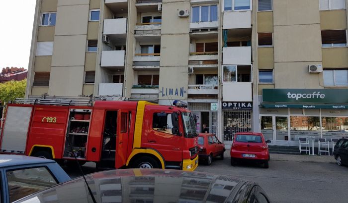 FOTO: Požar u stanu u Fruškogorskoj, povređeno dvoje dece FOTO: Požar u stanu u Fruškogorskoj, povređeno dvoje dece