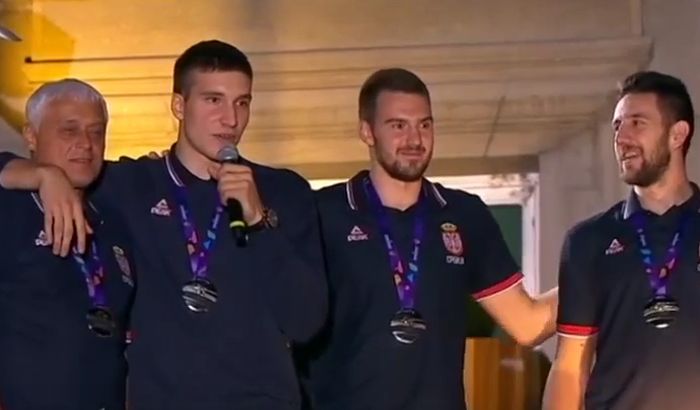 VIDEO - Đorđević: Vidimo se na balkonu i za četiri godine VIDEO - Đorđević: Vidimo se na balkonu i za četiri godine