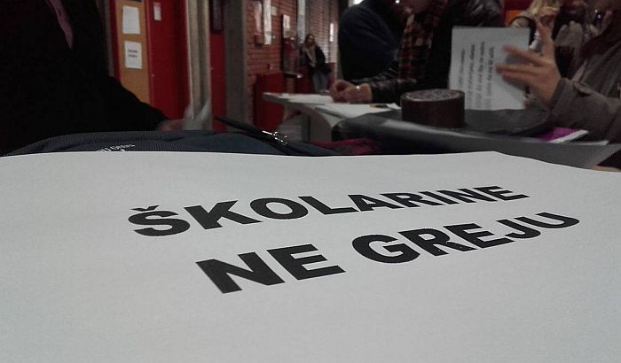 FOTO: Studenti Filozofskog fakulteta protestovali jer se smrzavaju FOTO: Studenti Filozofskog fakulteta protestovali jer se smrzavaju