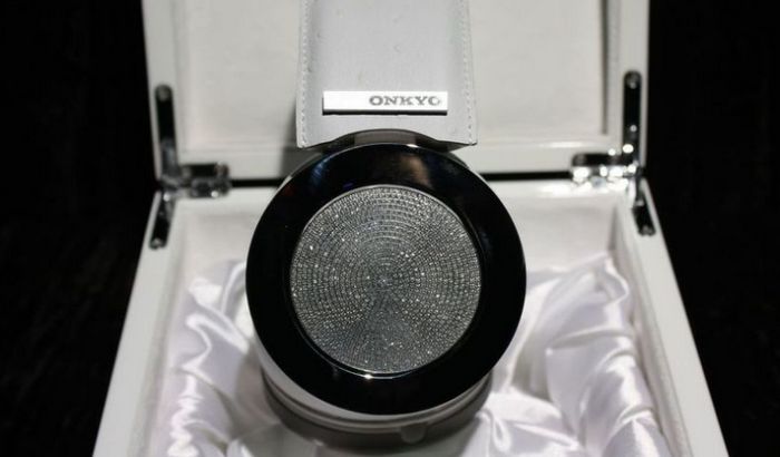 Slušalice sa dijamantima od 200.000 dolara Slušalice sa dijamantima od 200.000 dolara
