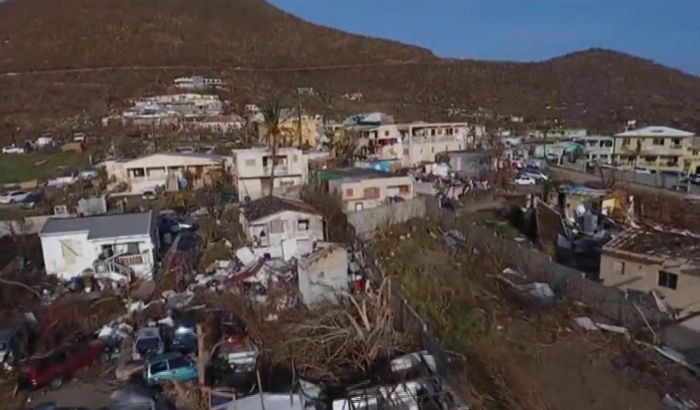 Državljani Srbije čekaju evakuaciju sa ostrva koje je opustošila Irma Državljani Srbije čekaju evakuaciju sa ostrva koje je opustošila Irma