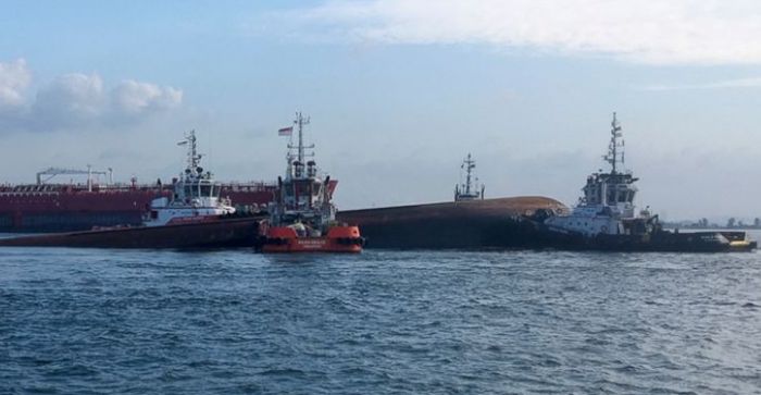 VIDEO: Sudar tankera i broda kod Singapura, petoro nestalih VIDEO: Sudar tankera i broda kod Singapura, petoro nestalih