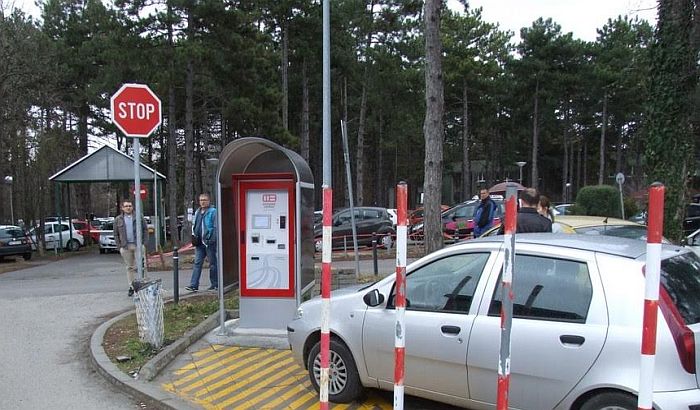 Uvedena automatska naplata parkinga kod Instituta u Sremskoj Kamenici Uvedena automatska naplata parkinga kod Instituta u Sremskoj Kamenici