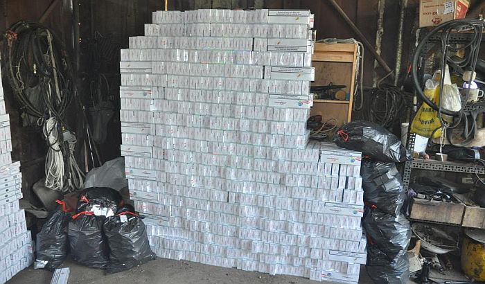 FOTO: Zrenjaninska policija zaplenila cigarete vrednosti 3,5 miliona dinara FOTO: Zrenjaninska policija zaplenila cigarete vrednosti 3,5 miliona dinara