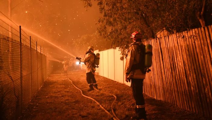 VIDEO: Više stotina vatrogasca gasi požar kod Sidneja VIDEO: Više stotina vatrogasca gasi požar kod Sidneja