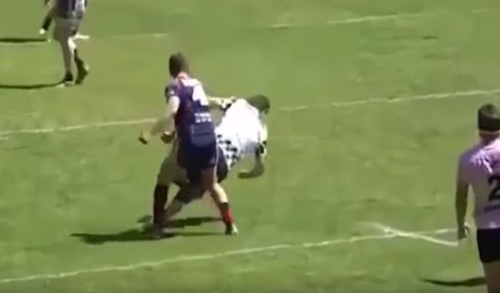 VIDEO: Nokautirao sudiju zbog žutog kartona VIDEO: Nokautirao sudiju zbog žutog kartona