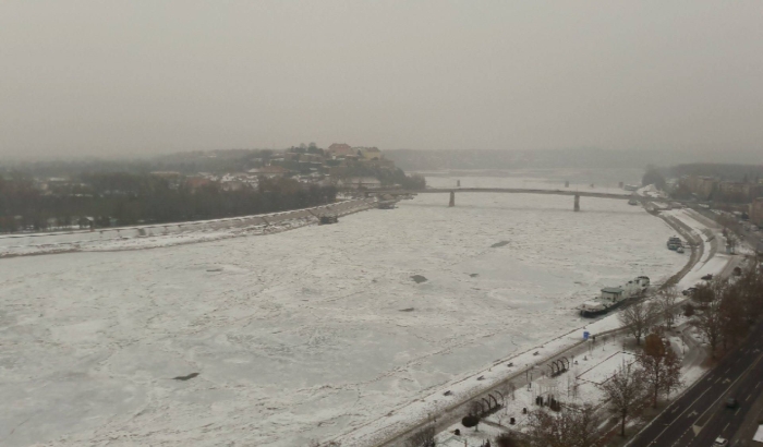 FOTO, VIDEO: Zaledio se Dunav kod Novog Sada FOTO, VIDEO: Zaledio se Dunav kod Novog Sada