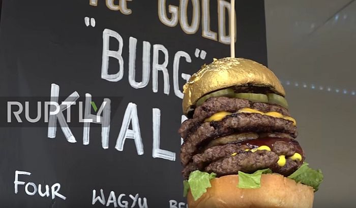 VIDEO: Pozlaćeni hamburger košta 63 dolara VIDEO: Pozlaćeni hamburger košta 63 dolara