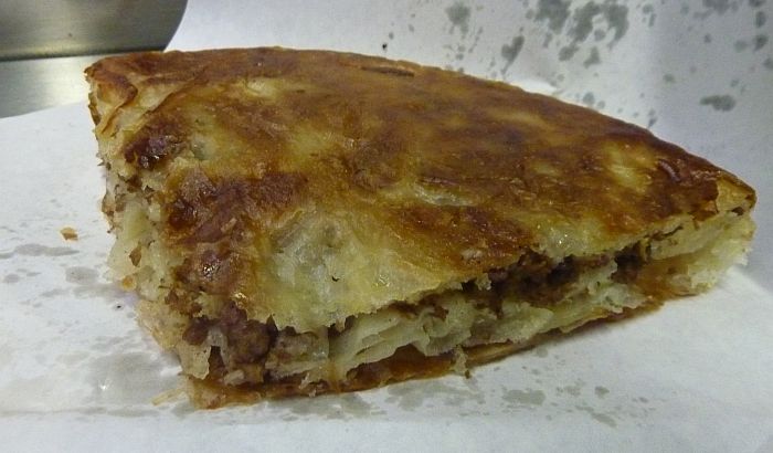 Da li je burek samo ako je sa mesom? Da li je burek samo ako je sa mesom?