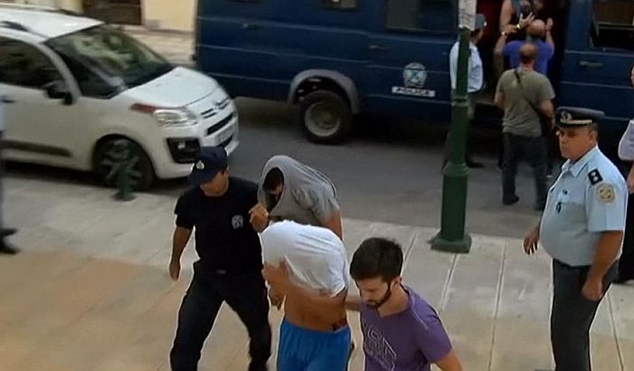 Dvojica optuženih za ubistvo na Zakintosu na slobodi uz kauciju Dvojica optuženih za ubistvo na Zakintosu na slobodi uz kauciju