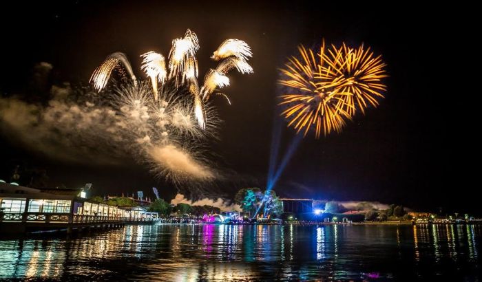 VIDEO: Biciklisti, Rambo Amadeus i vatromet otvorili Sea star festival u Umagu VIDEO: Biciklisti, Rambo Amadeus i vatromet otvorili Sea star festival u Umagu