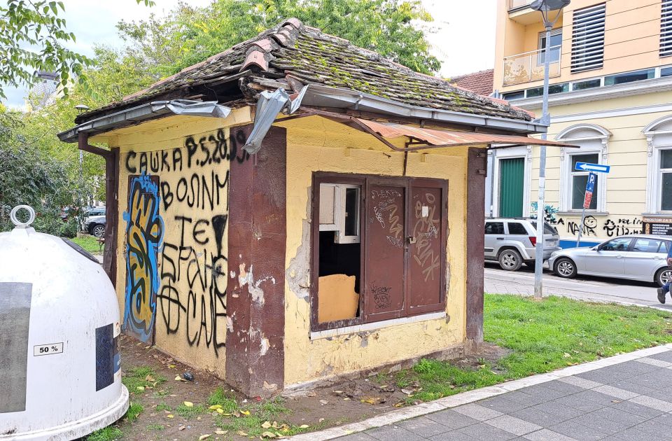 Ruinirana kućica na Trifkovićevom trgu dve godine čeka popravku, sve stalo - u katastru 