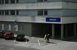 Ispred bolnice u kojoj je slovački premijer uzvikivao 