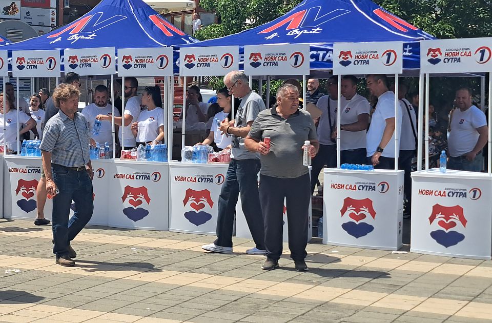 FOTO, VIDEO: Pogledajte atmosferu pred miting naprednjaka u Novom Sadu