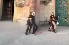 VIDEO: Klimatske aktivistkinje crvenom farbom isprskale crkvu Sagrada Familija u Barseloni