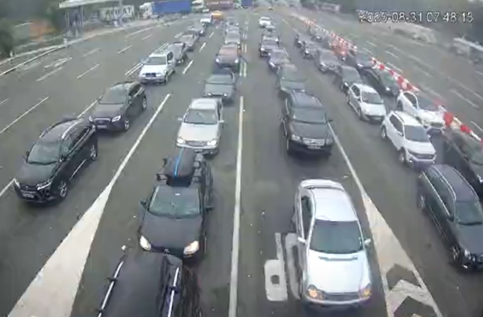 Putnička vozila na Batrovcima čekaju dva sata