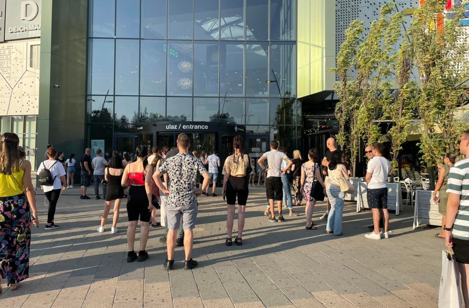 FOTO: Lažne dojave o bombama u Promenadi i Merkatoru