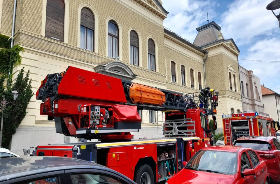 FOTO: Nakratko evakuisana zgrada Matice srpske, vatrogasci i policija na terenu zbog dima