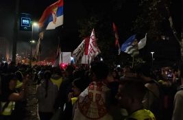 UŽIVO VIDEO: Veliki doček studenata i građana iz Srbije u Novom Sadu UŽIVO VIDEO: Veliki doček studenata i građana iz Srbije u Novom Sadu