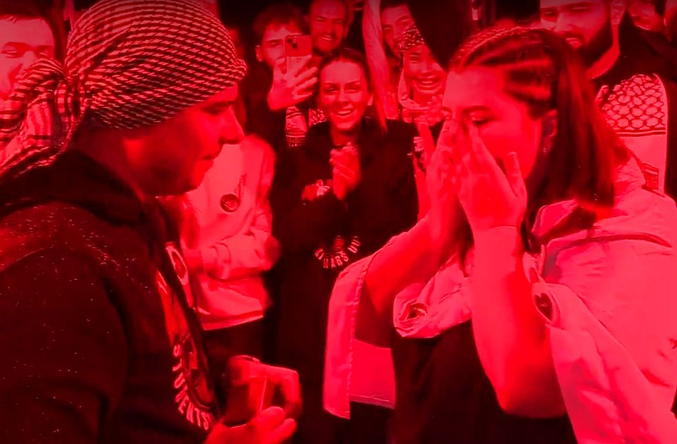 Student iz Novog Pazara zaprosio devojku na Mostu slobode Student iz Novog Pazara zaprosio devojku na Mostu slobode