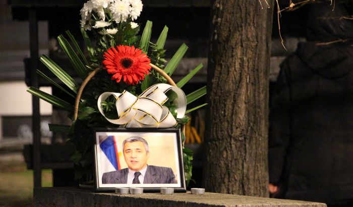 FOTO: Novosađani paljenjem sveća odali poštu ubijenom Oliveru Ivanoviću