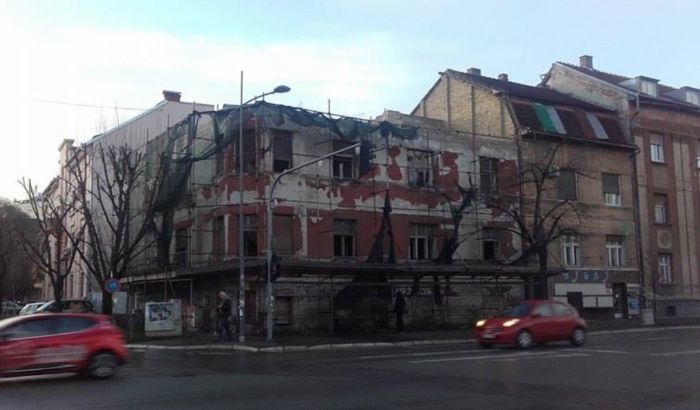 Zgrada u centru Novog Sada propada čekajući restituciju