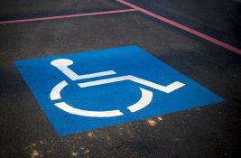 Osobe sa invaliditetom na portalu eUprava mogu da se prijave za besplatan parking 