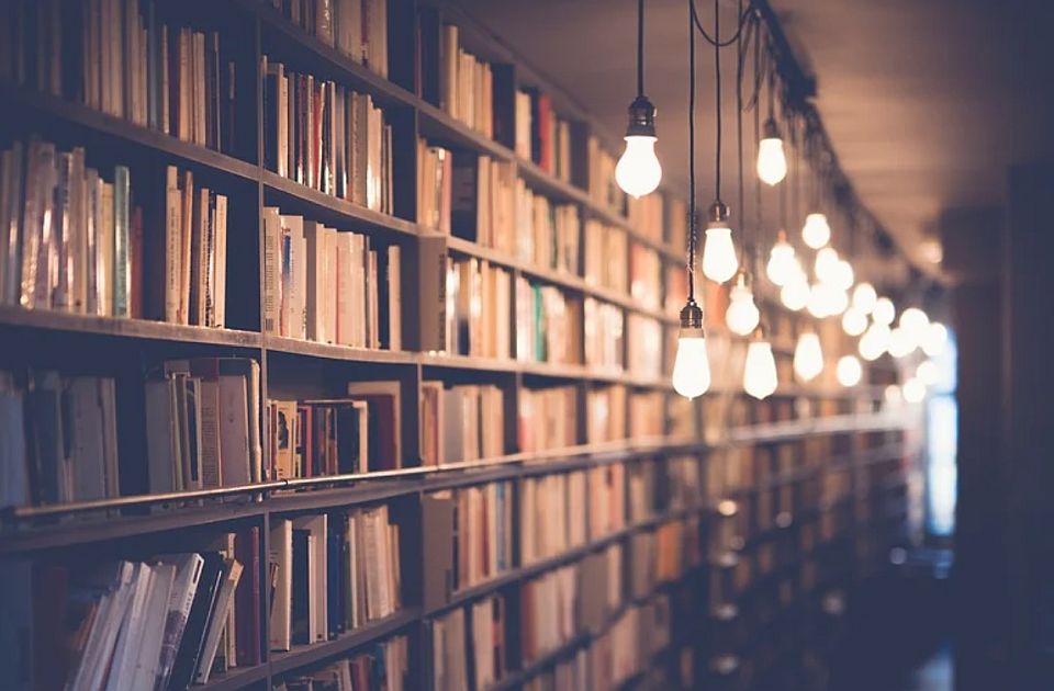 Promocija antologije "Nevidljiva zebra - novosadska ženska poezija" sutra u Bulevar Books-u Promocija antologije "Nevidljiva zebra - novosadska ženska poezija" sutra u Bulevar Books-u