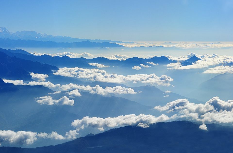 Avion u kom su bile 22 osobe nestao u planinama Nepala