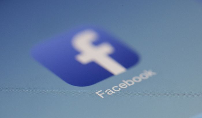 Fejsbuk se izvinio putem oglasa u novinama