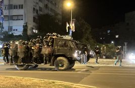 Veliki broj slučajeva političkog nasilja, naročito u Novom Sadu - lomljenje ruke, lakta, pretnja smrću...