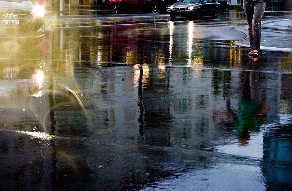 Koliko često vas vozači isprskaju po kiši? U BiH za to postoje kazne