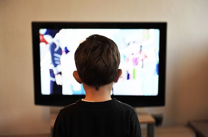 SZO: Deca mlađa od pet godina najviše sat vremena pred ekranom
