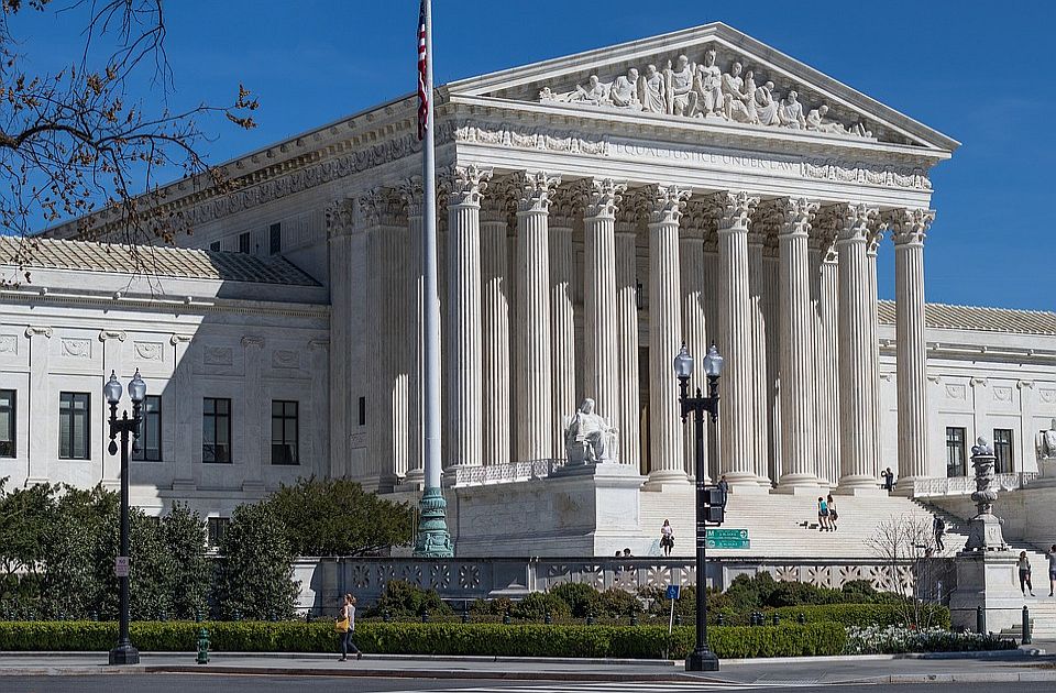 Vrhovni sud SAD oborio pravo na abortus na saveznom nivou 