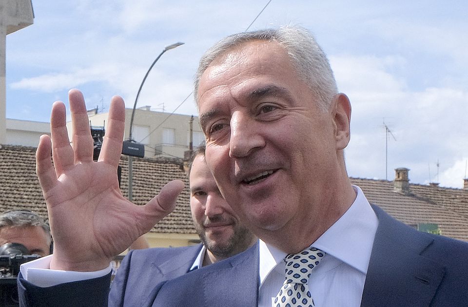 "Kraj jedne političke epohe u celoj Jugoslaviji": Kakva je sudbina DPS-a nakon ostavke Đukanovića?