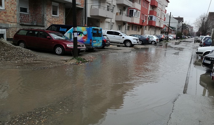 Ugrađuje se sedam slivnika u večito poplavljenoj Kopernikovoj ulici