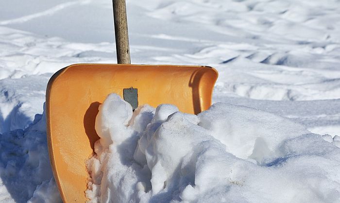 Krali iz kineske prodavnice u Novom Sadu i vlasnika tukli lopatom