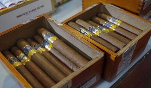 Iz Havane doneo pun kofer kubanskih cigara, uhvaćen na beogradskom aerodromu