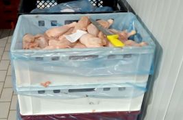 FOTO: Svesno i uprkos zabrani prodali 40 tona pilećeg mesa zaraženog salmonelom, ostatke bacili na deponiju