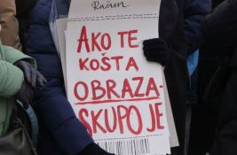 Đak generacije odbio da se rukuje s predsednikom opštine Bečej na dodeli priznanja
