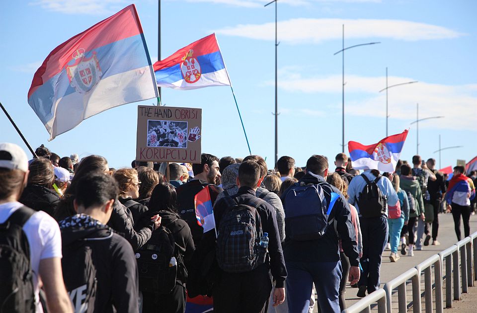 Zašto Vučić ne raspiše izbore i pobedi na njima? Zašto Vučić ne raspiše izbore i pobedi na njima?
