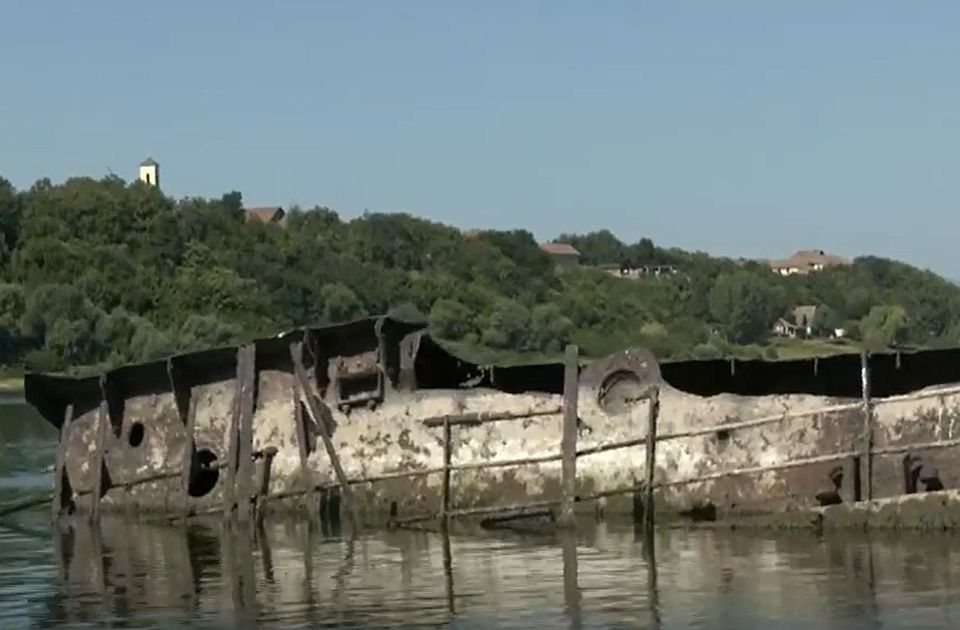 Od 21 broda nemačke flote kod Prahova do sada izvađeni jedan brod i jedan čamac puni eksploziva