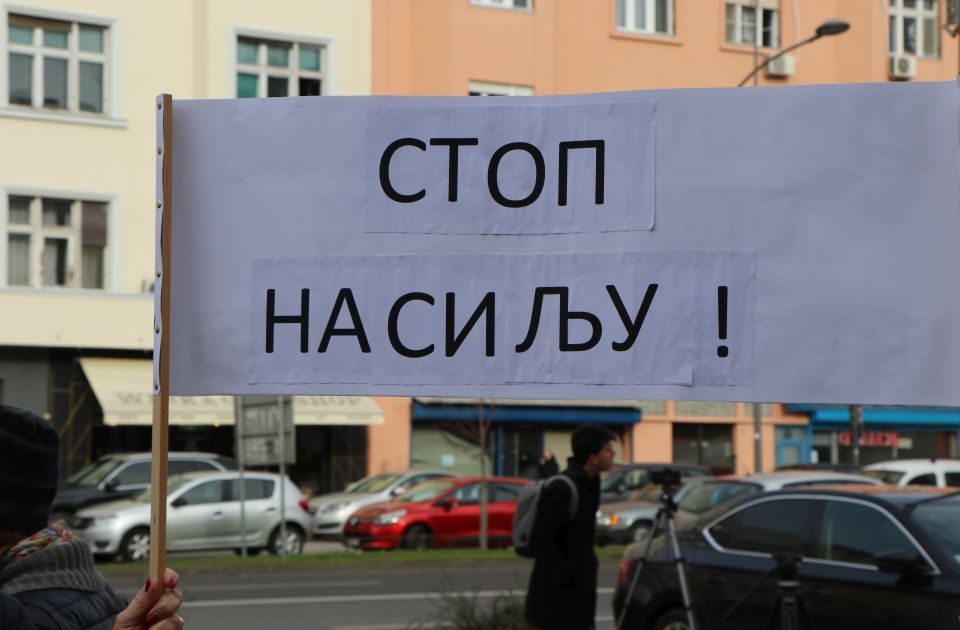 Napadnuta profesorka: Na protestima se brani budućnost Srbije